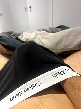 h0rnyguy001 online show from October 30, 7:10 am