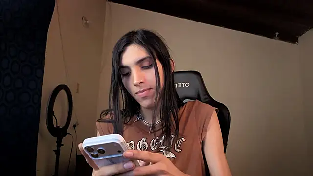 angelitofemboy online show from April 18, 7:21 am