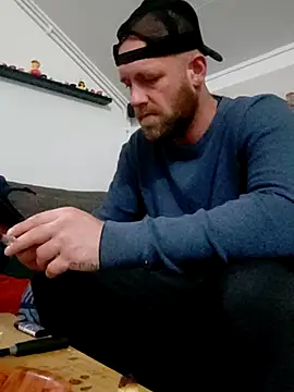 eltoulou online show from November 10, 8:03 pm