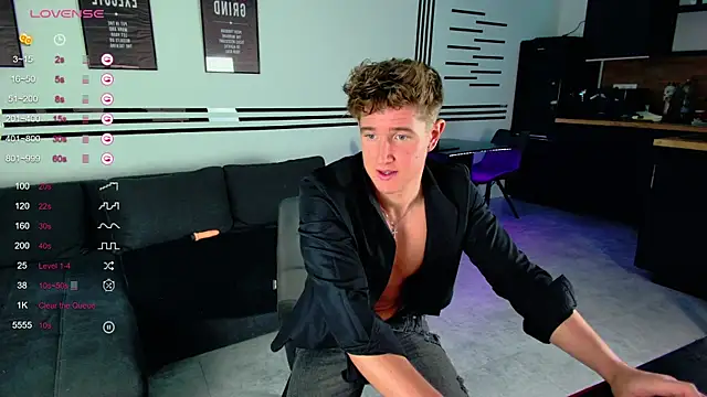 ChristianLevine  online show from December 13, 6:21 am