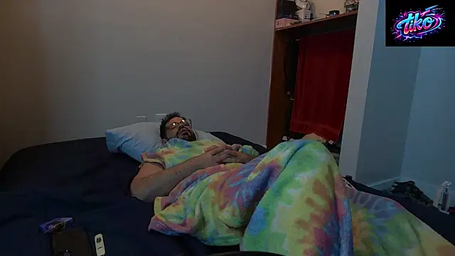 Zander823 online show from April 11, 7:45 am