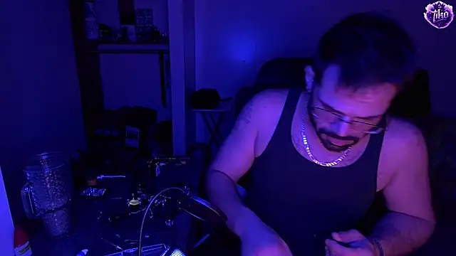 Zander823 online show from April 6, 7:31 am