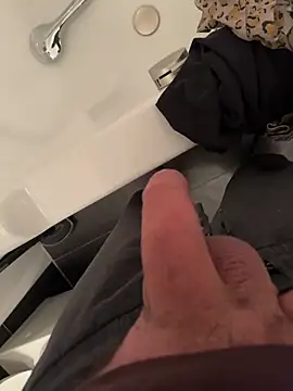 Snapshot of spanner91111 chatting on February 18, 5:00 pm spanner91111 online show from February 18, 5:00 pm