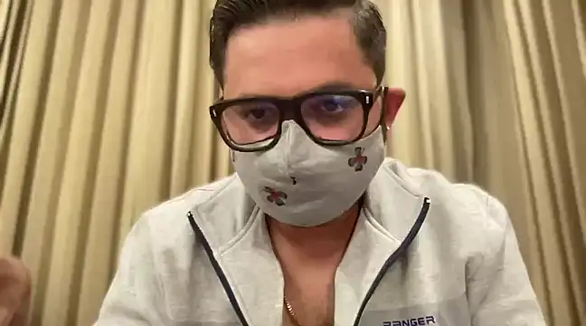 Snapshot of slavekinky001 chatting on December 20, 6:02 pm slavekinky001 online show from December 20, 6:02 pm