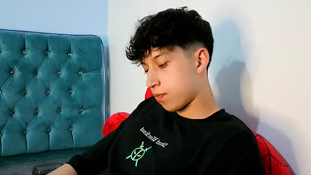  Thomas hot  online show from February 18, 4:43 am