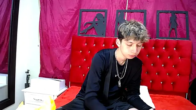Snapshot of _Thomas_hot_ chatting on February 16, 12:11 am Thomas hot online show from February 16, 12:11 am