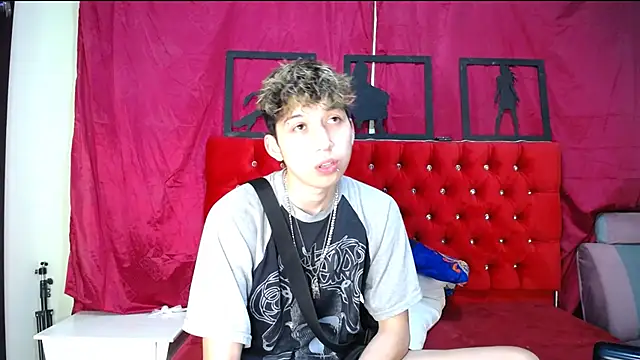 Snapshot of _Thomas_hot_ chatting on February 23, 3:18 am Thomas hot online show from February 23, 3:18 am