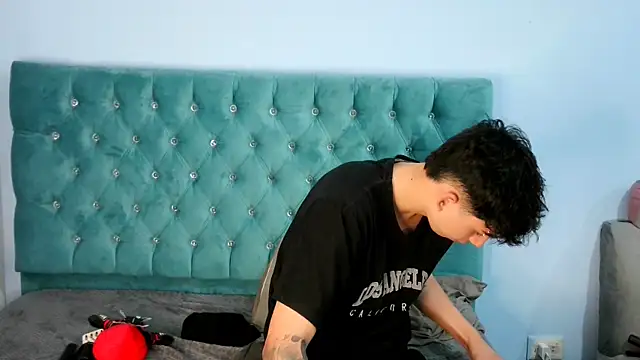  Thomas hot  online show from January 8, 4:28 am