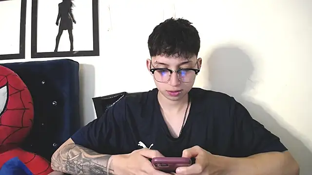  Thomas hot  online show from November 12, 6:08 am