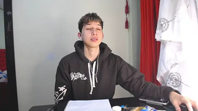 Snapshot of _Thomas_hot_ chatting on December 29, 7:00 pm Thomas hot online show from December 29, 7:00 pm