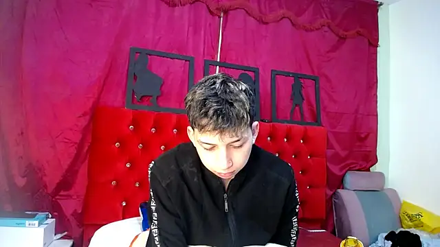 Snapshot of _Thomas_hot_ chatting on March 18, 6:28 pm Thomas hot online show from March 18, 6:28 pm