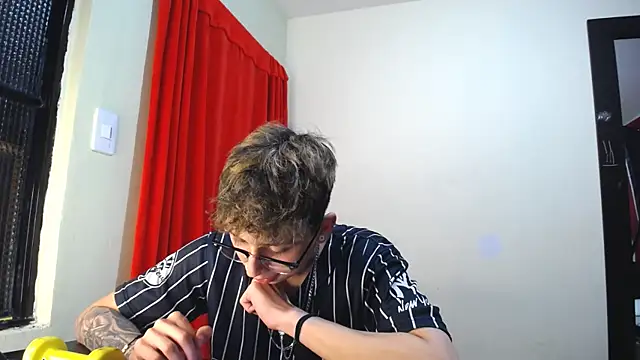 Snapshot of _Thomas_hot_ chatting on January 31, 1:33 am Thomas hot online show from January 31, 1:33 am