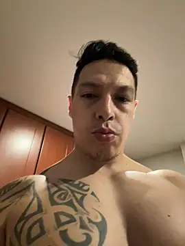 milangym127 online show from February 14, 4:18 am