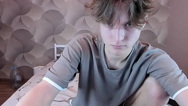 Ian Flor online show from April 6, 3:13 pm