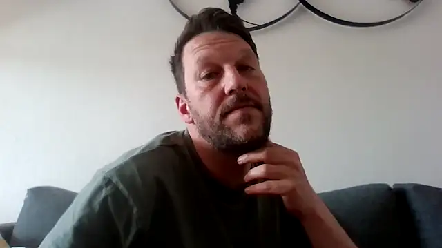 BennyLommy online show from April 27, 2:02 pm