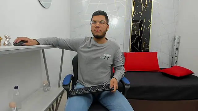 ian tomson online show from November 7, 8:07 am