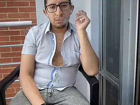 littlelatinhunter online show from June 1, 7:03 pm