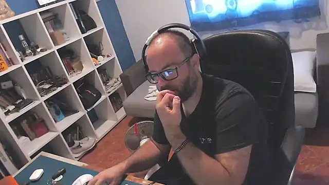 ravingr4d4 online show from September 29, 8:13 am