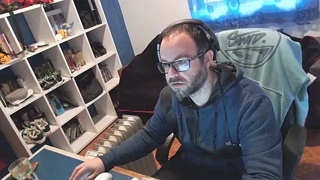 ravingr4d4 online show from February 11, 9:09 am