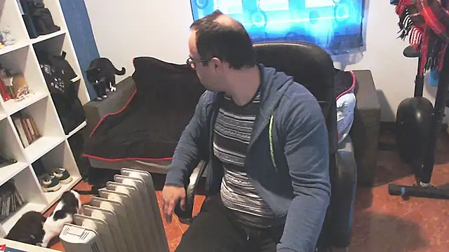 ravingr4d4 online show from February 18, 9:10 am