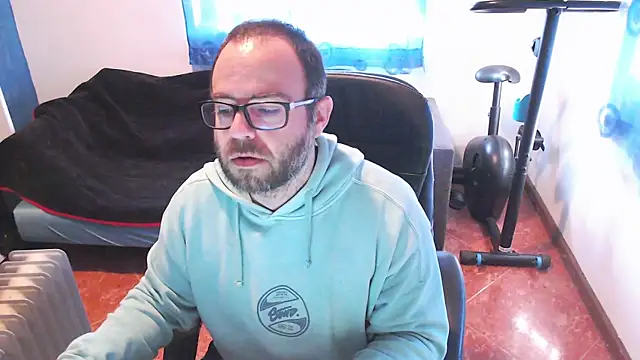 ravingr4d4 online show from February 12, 9:10 am