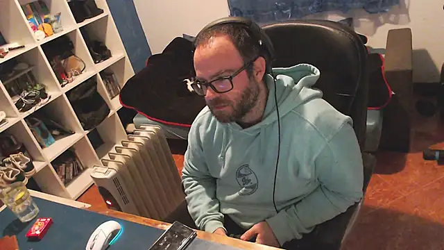 ravingr4d4 online show from February 12, 9:33 pm