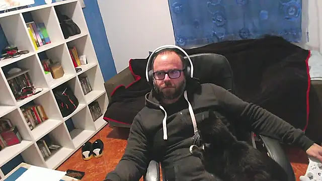 ravingr4d4 online show from December 13, 9:32 pm