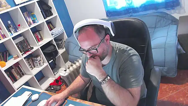 ravingr4d4 online show from April 7, 9:20 am