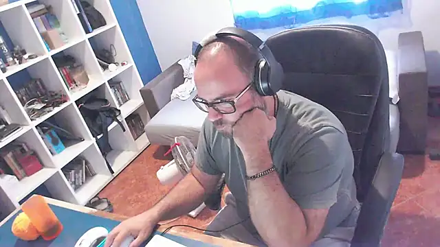 ravingr4d4 online show from October 1, 1:15 pm