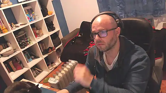 ravingr4d4 online show from February 26, 10:51 pm