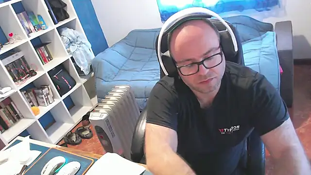 ravingr4d4 online show from March 30, 1:12 pm