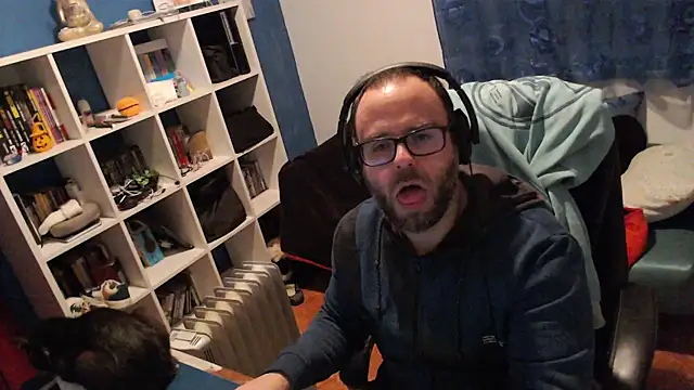 ravingr4d4 online show from February 5, 9:18 pm