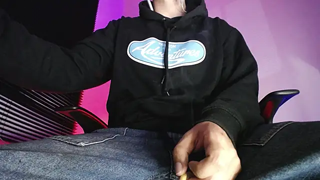 zacwatson  online show from February 26, 3:08 am