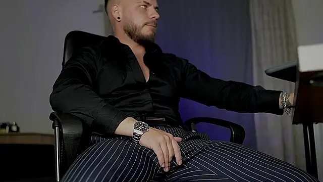 juliusmasters online show from September 25, 11:57 pm