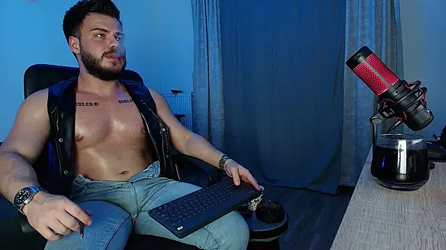 juliusmasters online show from December 11, 9:00 pm