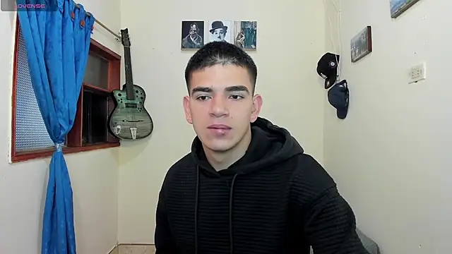 Snapshot of Ares_Johnson chatting on January 31, 2:07 pm Ares Johnson online show from January 31, 2:07 pm