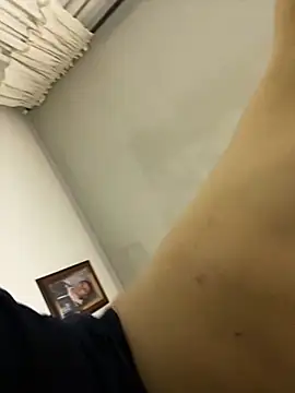 Snapshot of DanielGomez9 chatting on January 14, 2:40 am DanielGomez9 online show from January 14, 2:40 am