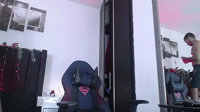 Snapshot of muscle_ares chatting on December 27, 11:28 am muscle ares online show from December 27, 11:28 am