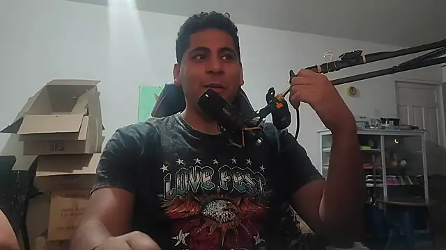 Snapshot of ElferXXX chatting on October 27, 2:36 am ElferXXX online show from October 27, 2:36 am