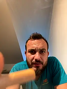 Snapshot of cosmin9000 chatting on October 25, 6:37 am cosmin9000 online show from October 25, 6:37 am
