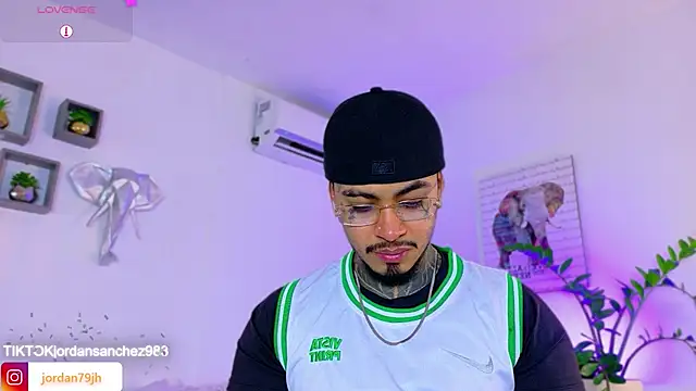 JordanSmiith  online show from March 31, 9:05 pm