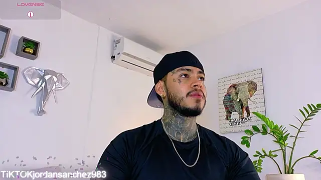 JordanSmiith  online show from February 23, 8:32 pm