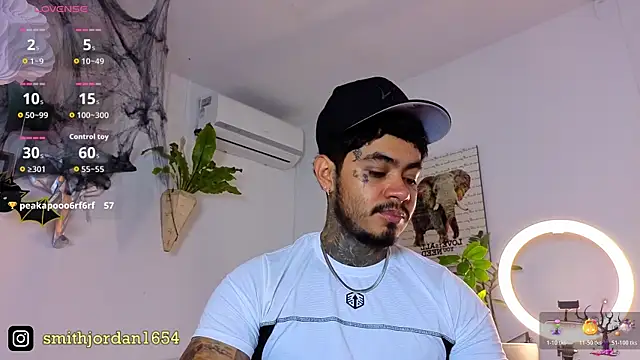 JordanSmiith  online show from October 23, 9:29 pm