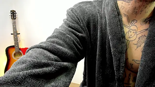 layneinchains online show from December 14, 9:27 am