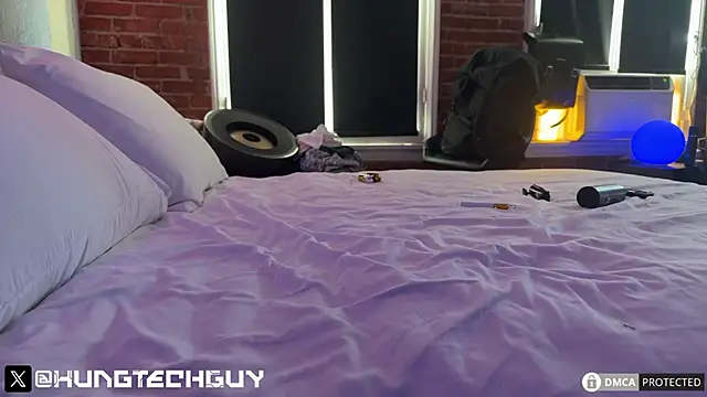 hungtechguy online show from April 15, 11:37 pm