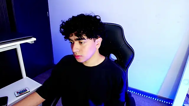 Snapshot of _nickconnor01 chatting on February 11, 7:05 pm nickconnor01 online show from February 11, 7:05 pm