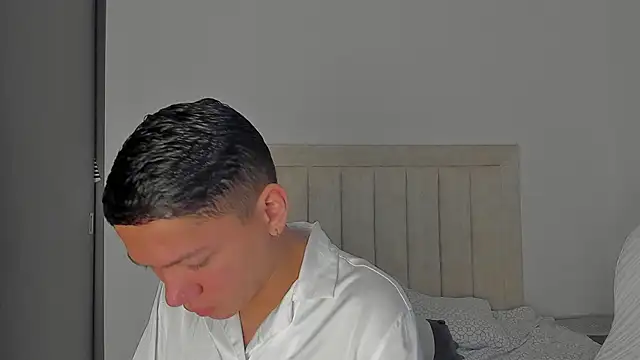 JulianRose 1 online show from February 17, 11:20 am