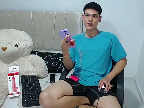 jayder steven  online show from April 4, 9:23 pm