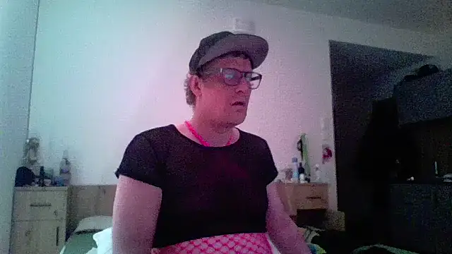 Bigthroaterboy online show from April 15, 12:16 pm