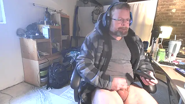 MagnusCockus online show from April 2, 12:24 pm